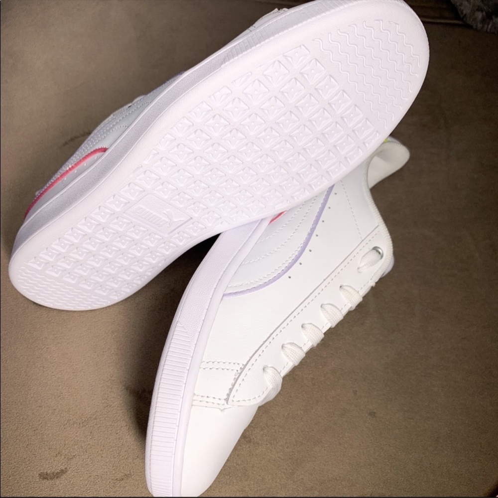NWOB Puma Vikky V2 Sneakers